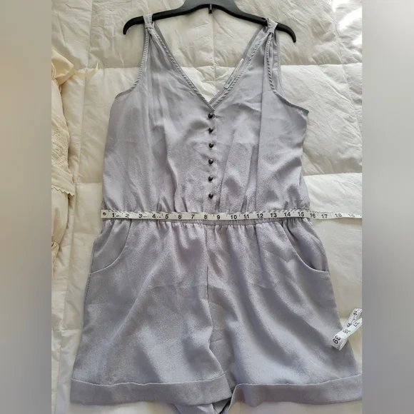 Urban Outfitters Kimchi Blue Grey Short Summer Romper Womens size Large - Picture 2 of 12